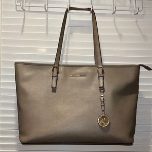 Michael Kors Large Saffiano Leather Top-zip Tote Bag